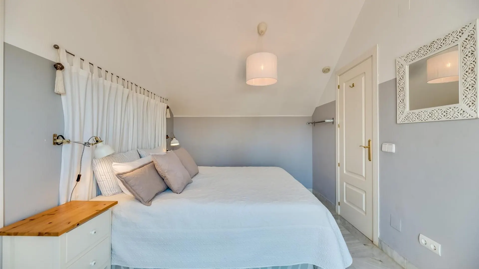 Elegant 2 Bdrm Penthouse With Bbq And Pools Apartment Marbella 0*,