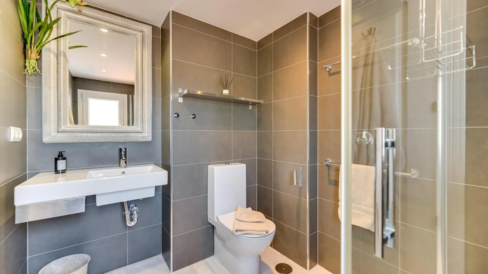 Elegant 2 Bdrm Penthouse With Bbq And Pools Apartment Marbella