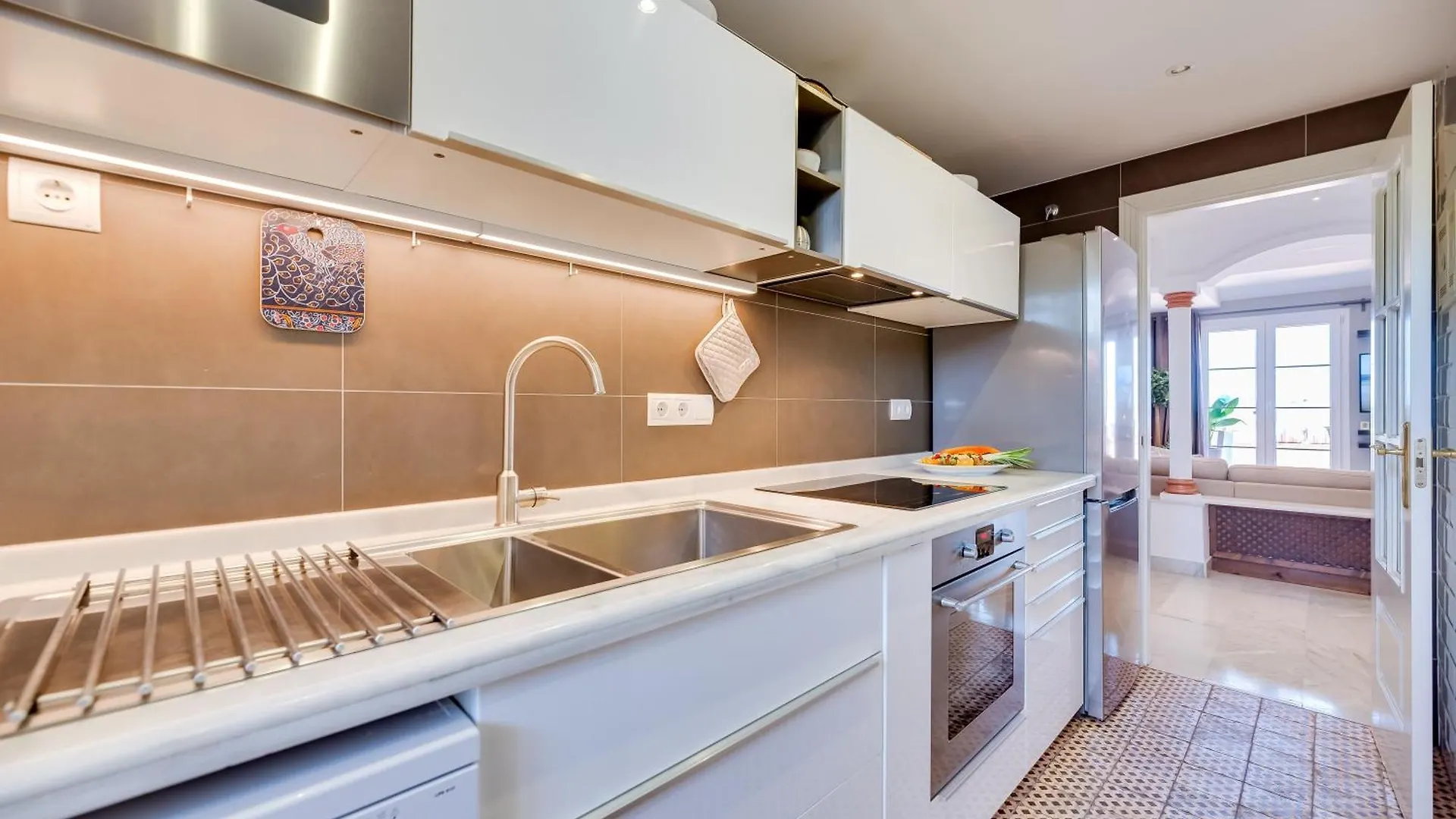 Elegant 2 Bdrm Penthouse With Bbq And Pools Apartment Marbella 0*,
