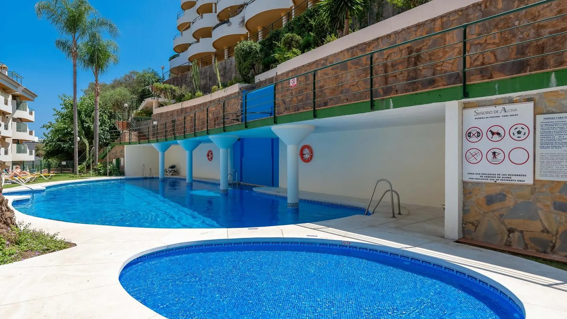 Elegant 2 Bdrm Penthouse With Bbq And Pools Apartment Marbella