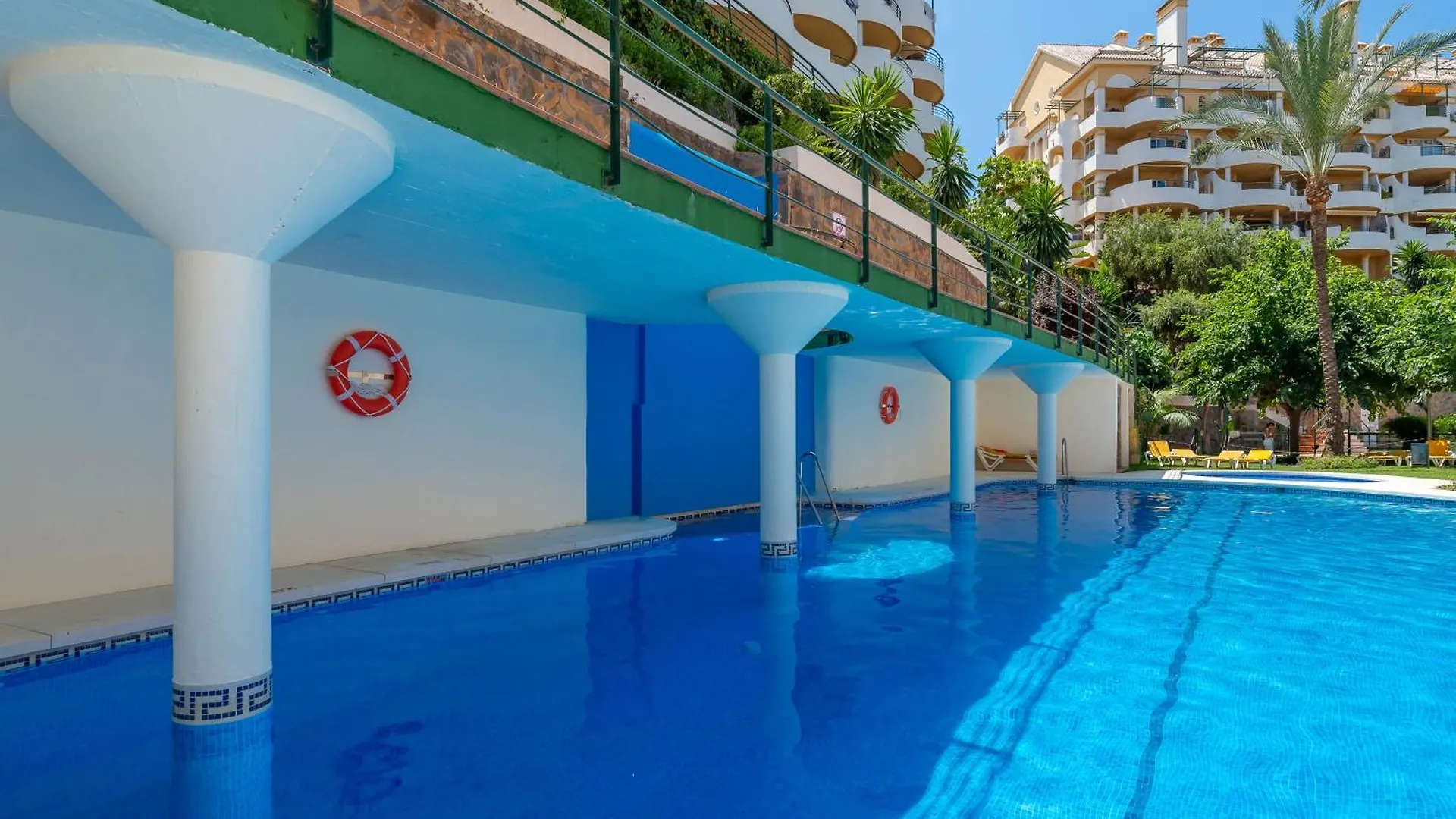 Elegant 2 Bdrm Penthouse With Bbq And Pools Apartment Marbella