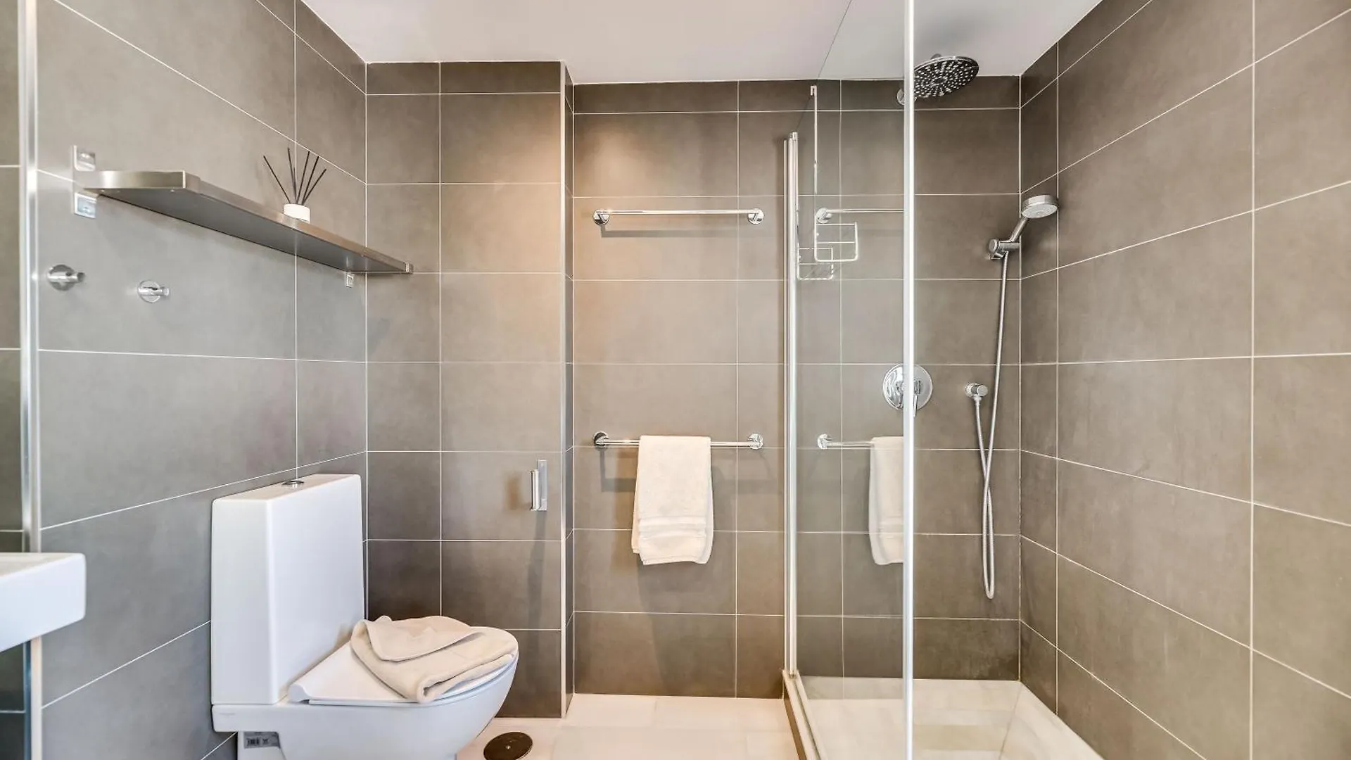 Elegant 2 Bdrm Penthouse With Bbq And Pools Apartment Marbella